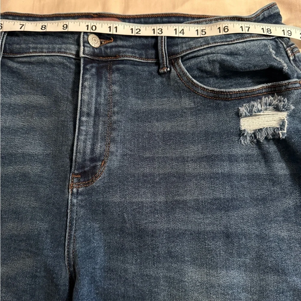 Judy Blue Womens Size 3XL Med Wash Distressed Denim Dad Short Cell Phone Pocket
